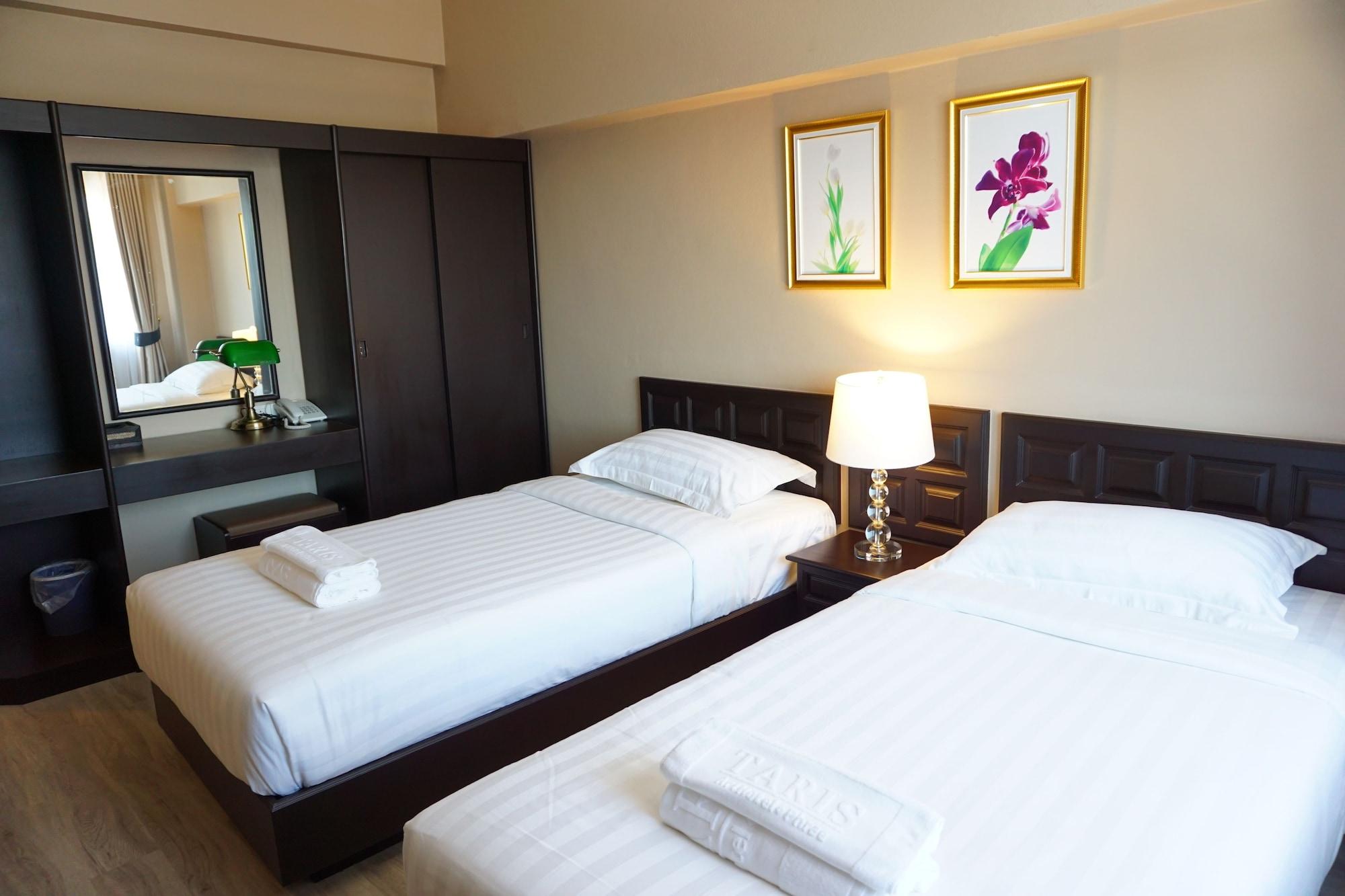 Taris Art Hotel Phrae Exterior foto